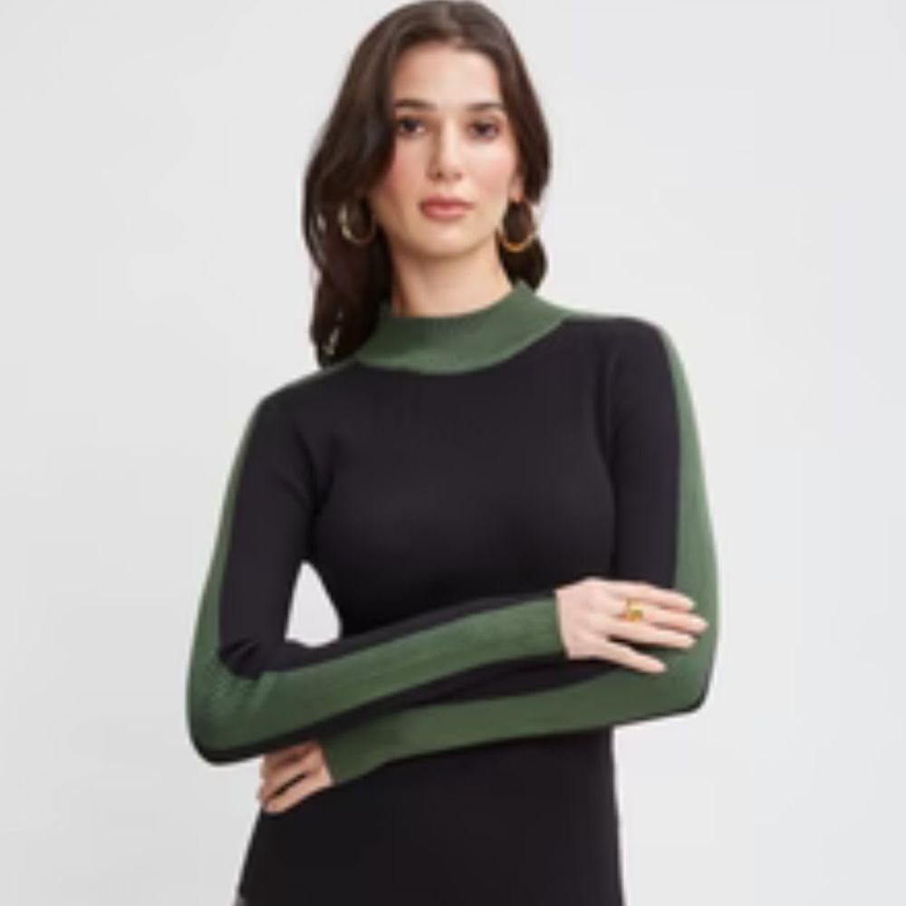 T-TAHARI STRIPE SLEEVE SWEATER!